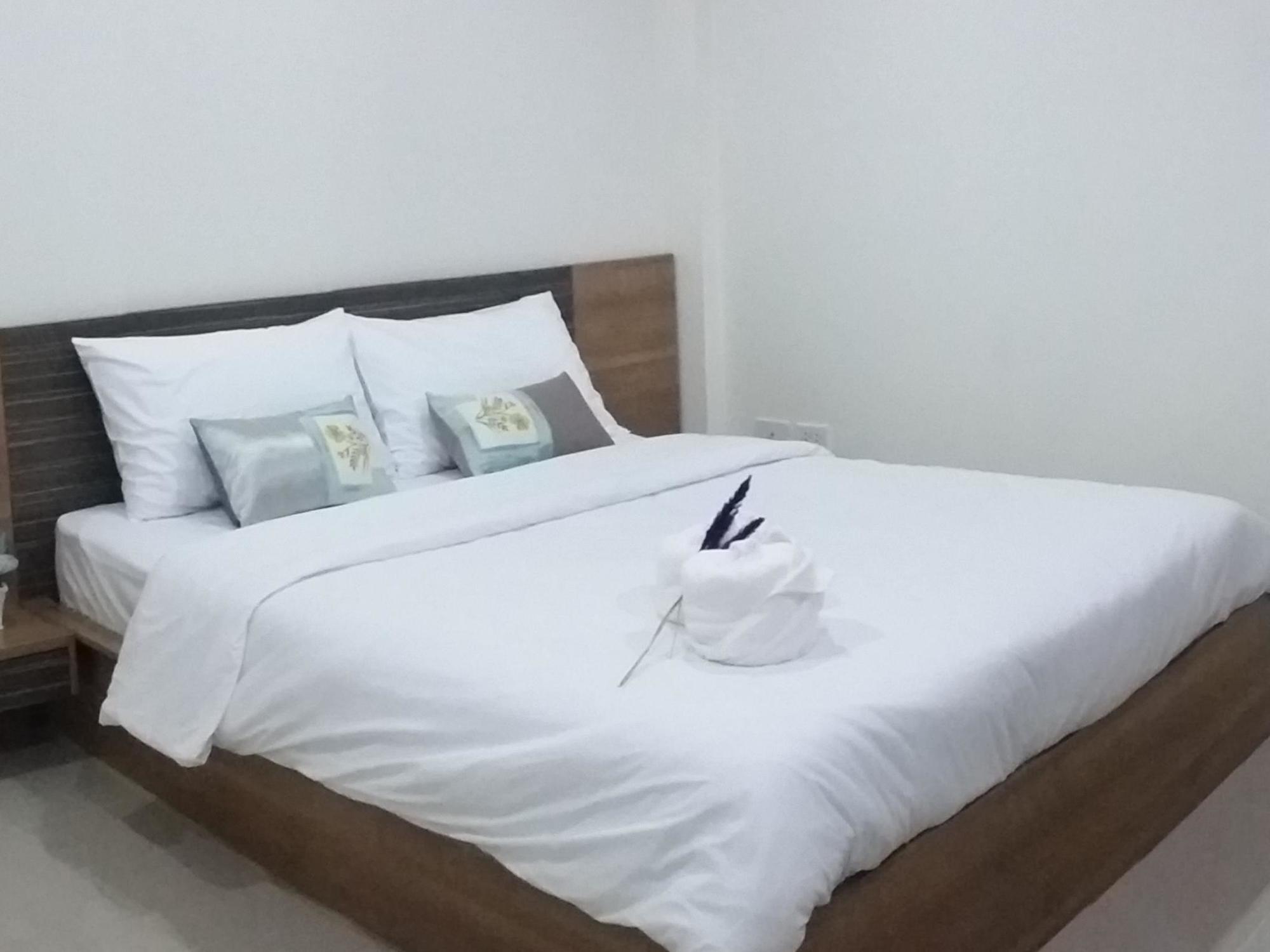 Privacy Residence Lopburi Bagian luar foto
