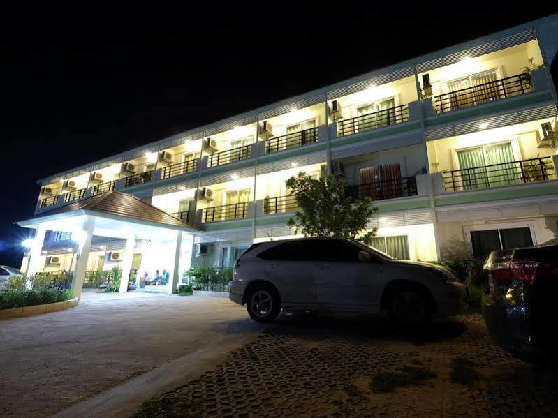Privacy Residence Lopburi Bagian luar foto