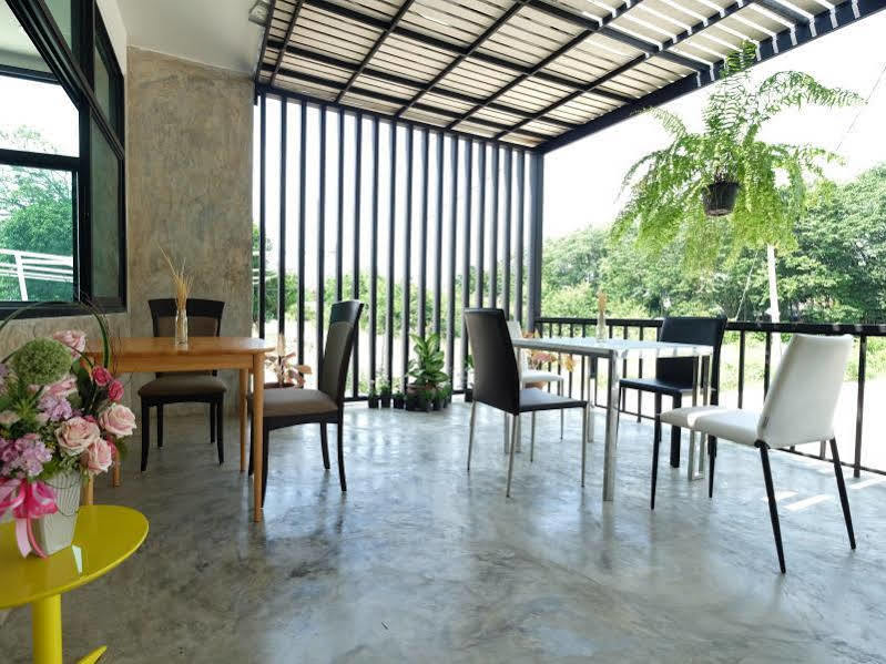 Privacy Residence Lopburi Bagian luar foto