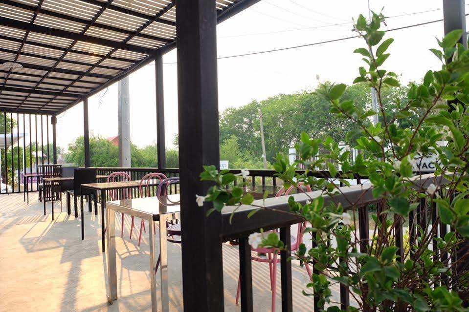 Privacy Residence Lopburi Bagian luar foto