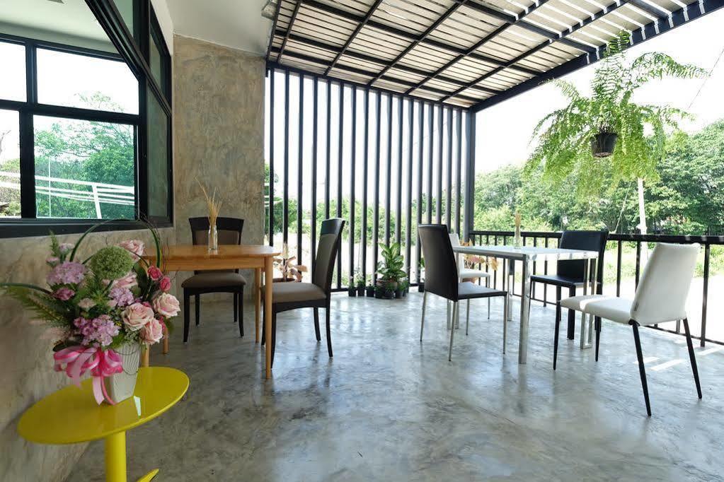Privacy Residence Lopburi Bagian luar foto
