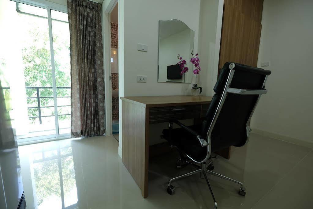 Privacy Residence Lopburi Bagian luar foto