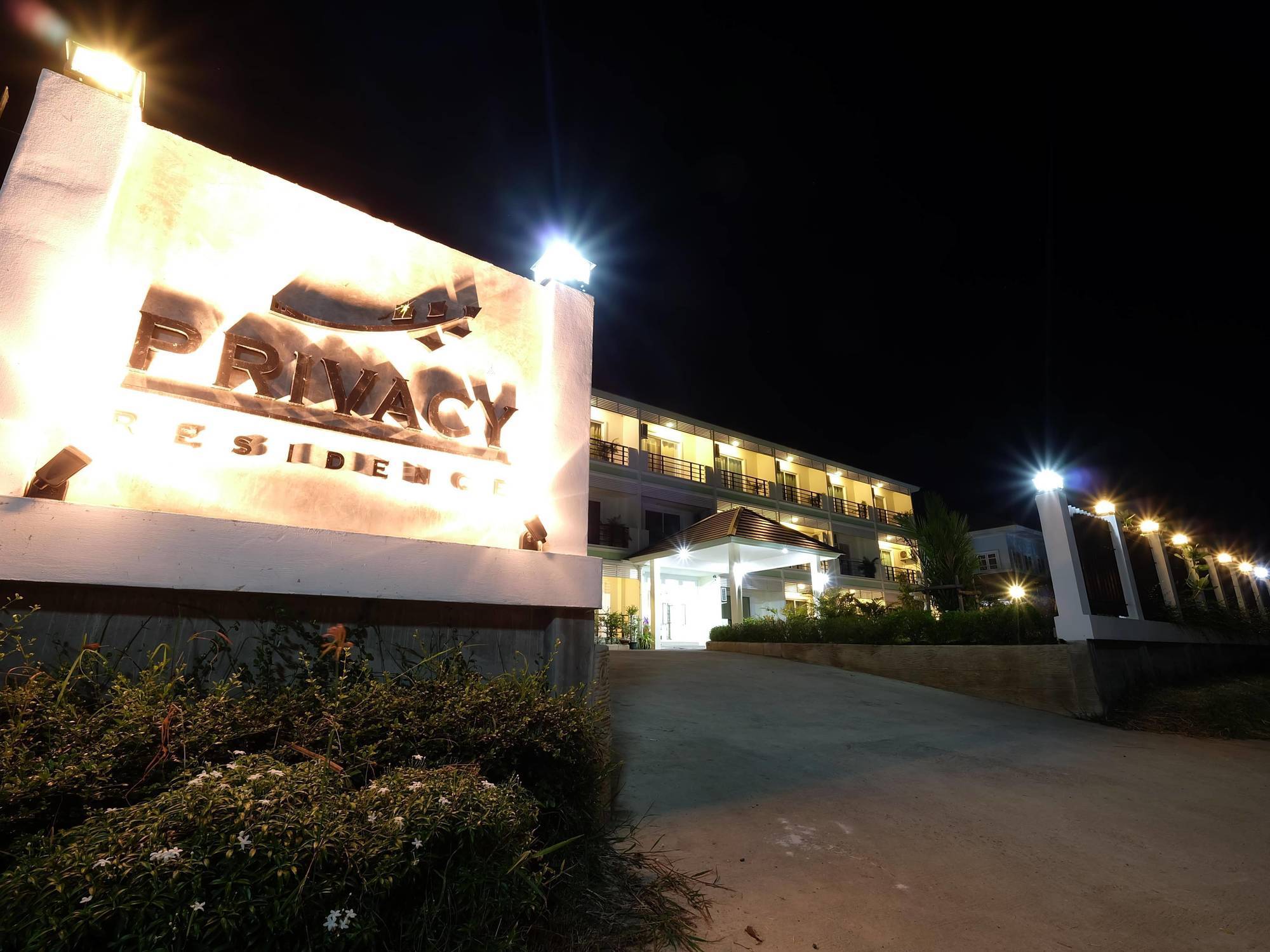Privacy Residence Lopburi Bagian luar foto